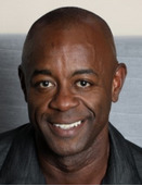 Aaron-Trainer Capa